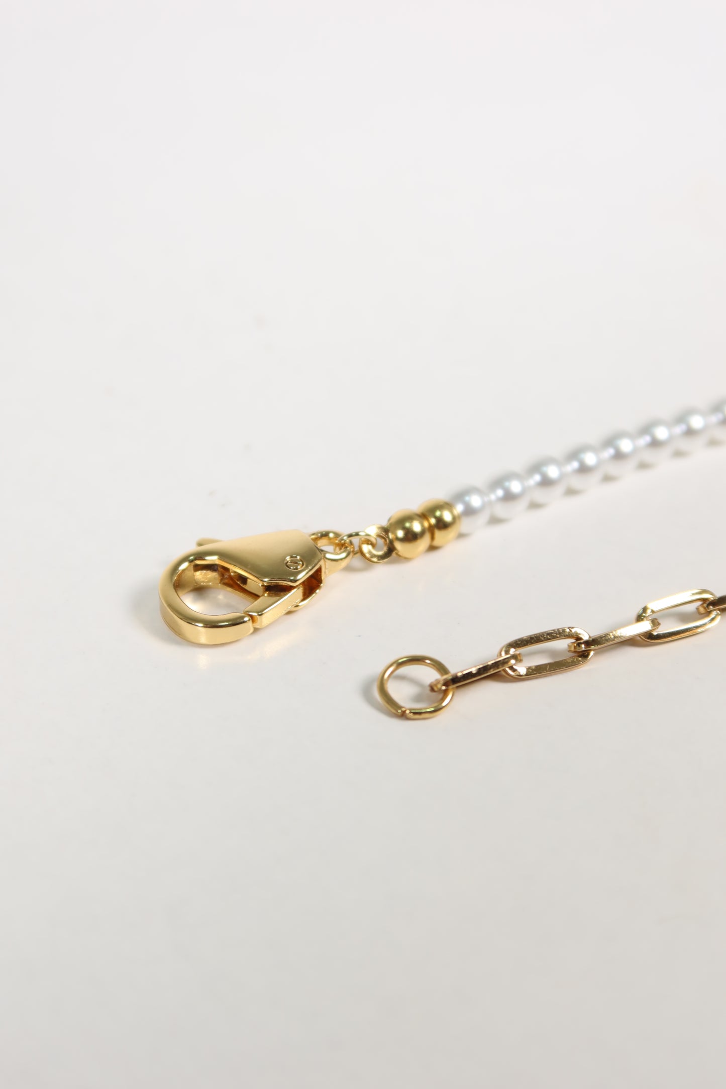 Colar Pearl de Aço e Pérolas Dourado