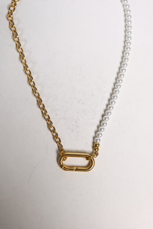 Colar Peal de Aço e Pérolas Dourado