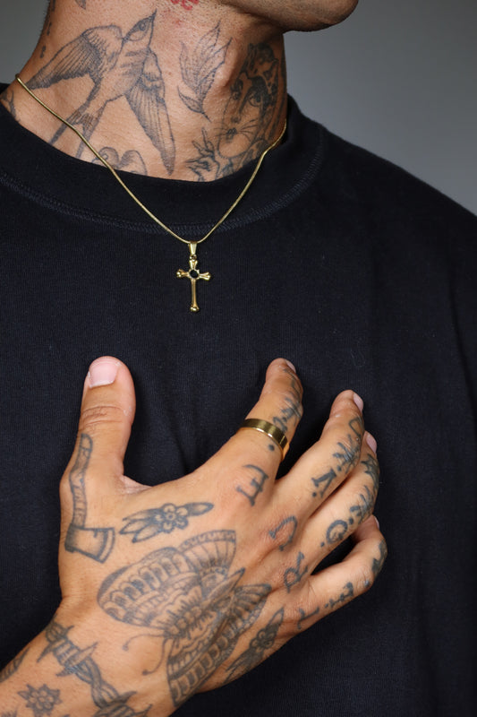 Colar Cruz Zircônia Preta de Aço Inoxidável Dourado