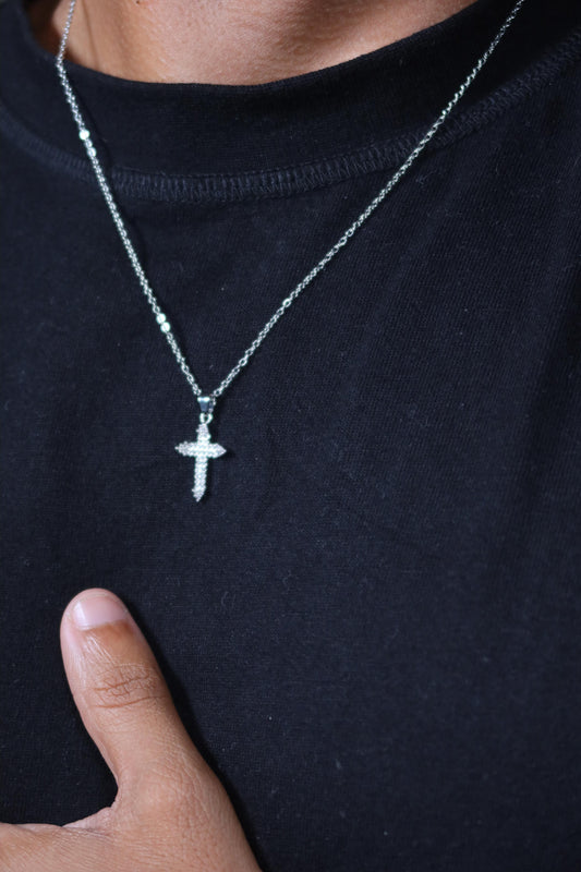 Colar Cruz Cravejada com Zircônias de Aço Inoxidável